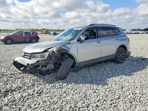 Volkswagen Tiguan SE 2.0L 4 2021