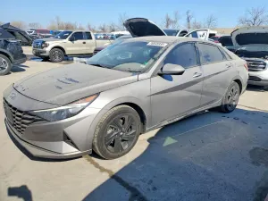 Hyundai Elantra SEL 2.0L 4 2021