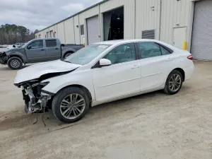 Toyota Camry LE 2.5L 4 2015