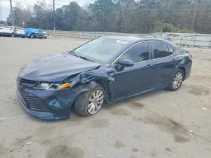 Toyota Camry LE 2.5L 4 2020