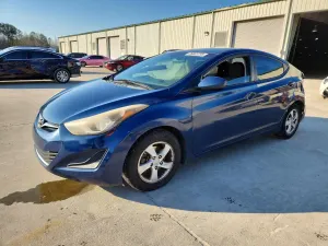 Hyundai Elantra SE 1.8L 4 2015