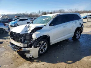 Toyota Highlander LE 3.5L 6 2014