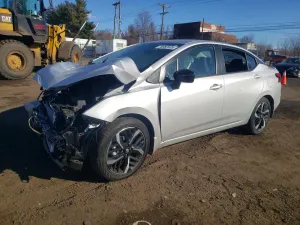 Nissan Versa SR 1.6L 4 2025