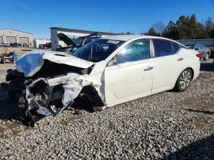 Nissan Altima S 2.5L 4 2020