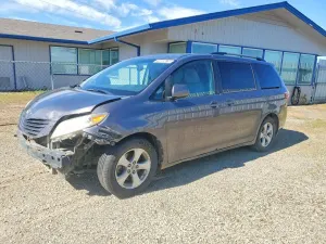 Toyota Sienna 3.5L 6 2016