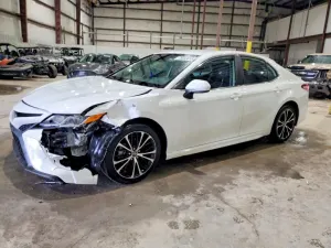 Toyota Camry SE 2.5L 4 2020