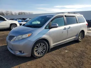 Toyota Sienna XLE 3.5L 6 2016
