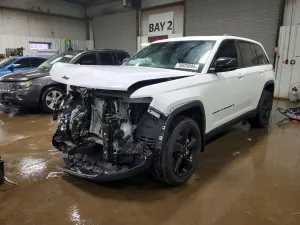 Jeep Grand Cherokee LAREDO 3.6L 6 2025