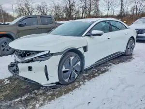 Lucid Air PURE 2025