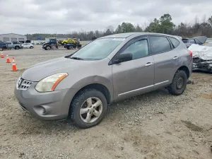Nissan Rogue S 2.5L 4 2013