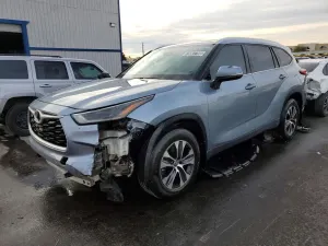 Toyota Highlander 3.5L 6 2021