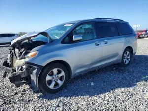 Toyota Sienna 3.5L 6 2017