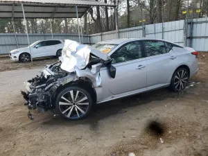 Nissan Altima SR 2.5L 4 2022