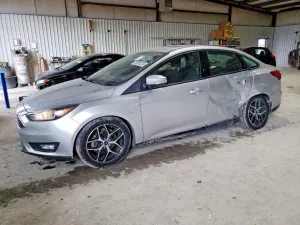Ford Focus SEL 2.0L 4 2017
