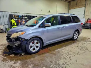 Toyota Sienna 3.5L 6 2012