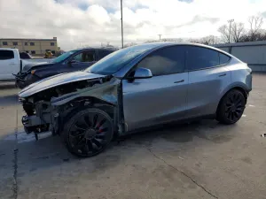 Tesla Model Y 2025