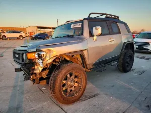 Toyota FJ Cruiser 4.0L 6 2012