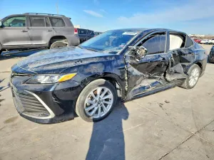 Toyota Camry LE 2.5L 4 2022