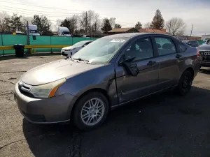 Ford Focus SE 2.0L 4 2010