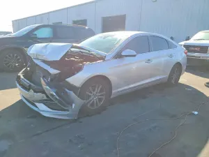 Hyundai Sonata SE 2.4L 4 2015