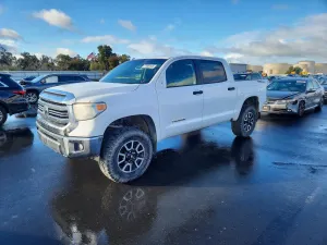 Toyota Tundra CREWMAX SR5 4.6L 8 2016