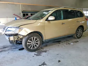 Nissan Pathfinder S 3.5L 6 2013