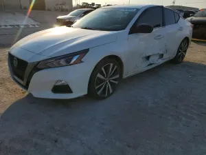 Nissan Altima SR 2.5L 4 2022