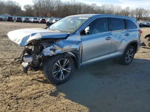 Toyota Highlander LE 3.5L 6 2019