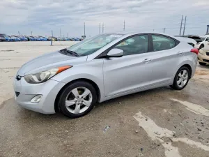 Hyundai Elantra GLS 1.8L 4 2013
