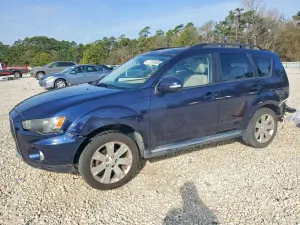 Mitsubishi Outlander SE 2.4L 4 2010