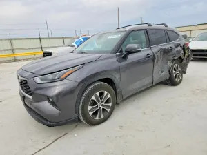 Toyota Highlander XLE 3.5L 6 2022
