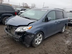 Toyota Sienna 3.5L 6 2015