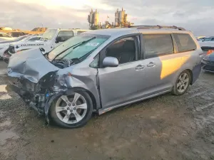 Toyota Sienna SPORT 3.5L 6 2013