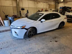 Toyota Camry SE 2.5L 4 2020