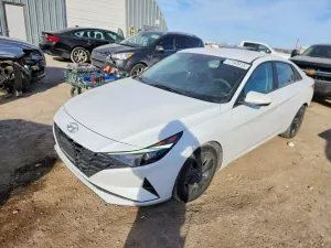 Hyundai Elantra SEL 2.0L 4 2022