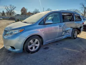 Toyota Sienna LE 3.5L 6 2017