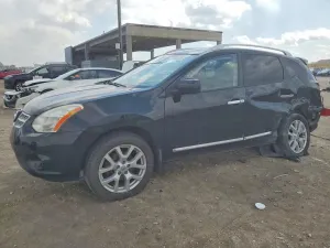 Nissan Rogue S 2.5L 4 2013