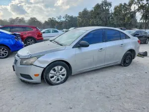 Chevrolet Cruze LS 1.8L 4 2012