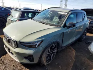 Volvo XC40 PLUS 2.0L 4 2025
