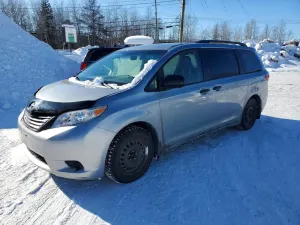 Toyota Sienna 3.5L 6 2015