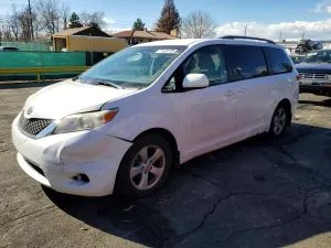 Toyota Sienna LE 3.5L 6 2014