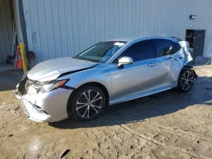Toyota Camry SE 2.5L 4 2020