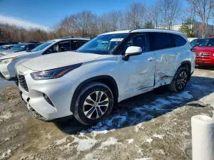 Toyota Highlander 3.5L 6 2021
