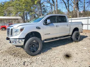 Nissan Titan SV 5.6L 8 2017