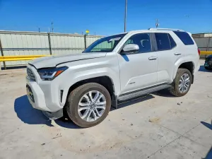 Toyota 4Runner SR5 2.4L 4 2025