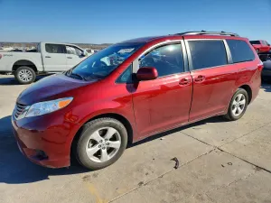 Toyota Sienna LE 3.5L 6 2017