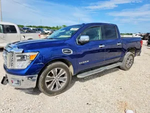 Nissan Titan SV 5.6L 8 2017