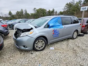 Toyota Sienna XLE 3.5L 6 2011