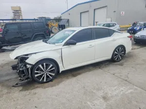 Nissan Altima SR 2.5L 4 2020