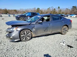 Nissan Altima SV 2.5L 4 2021